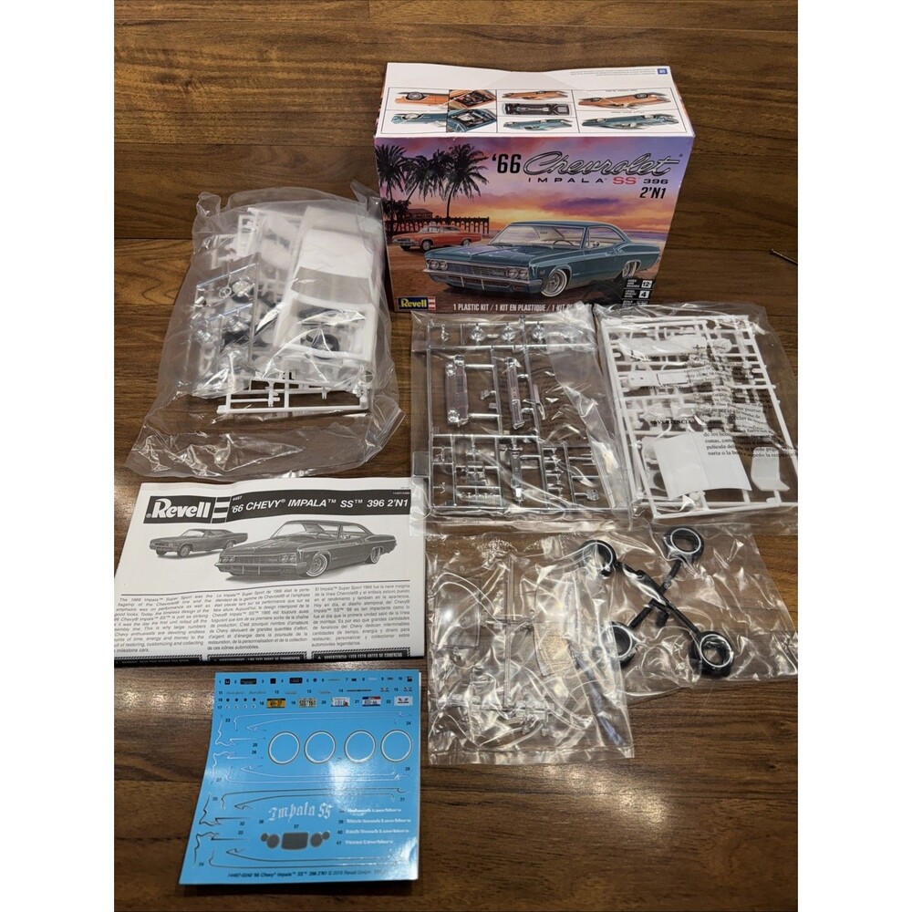 Revell 1:25 1966 Chevy Impala SS 396 2N1 Plastic Model Kit 85-4497